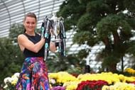 Agnieszka Radwanska with the 2015 WTA Finals Trophy